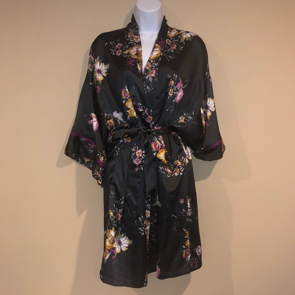 Floral Satin Robe 💐 NWOT
